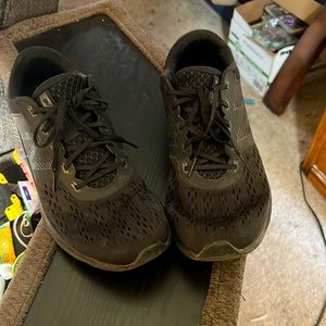 Men’s size 11 new balance black